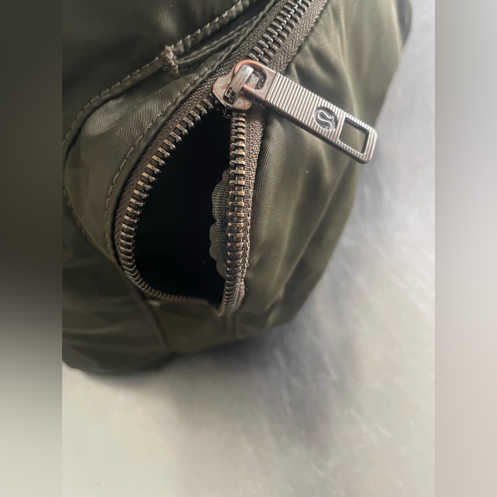 LULULEMON ATHLETICA Everywhere Backpack *17L Dark Olive Oil - Picture 12 of 16